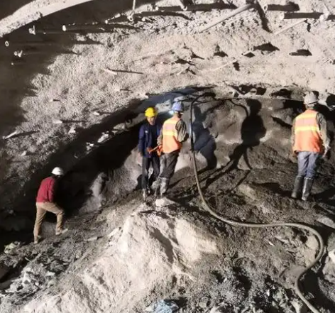 德令哈拱顶带模注浆料的施工流程及注意事项